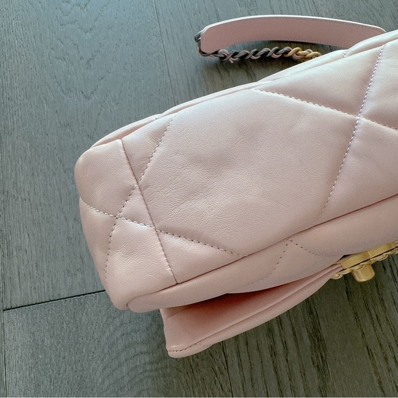 Chanel 19 small Rose - Picture 7 of 11